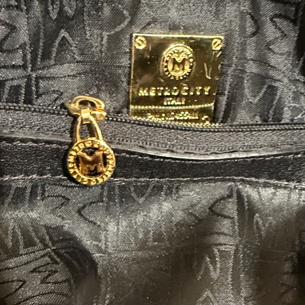 MetroCity Shoulder bag MetroCity women’s tote bags MetroCity Quilted Handbags - Picture 10 of 16